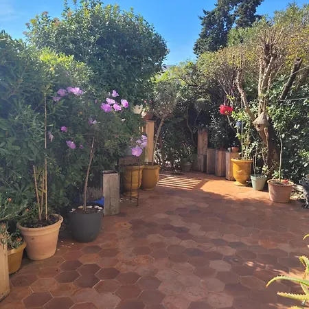 Dom wakacyjny Maison De A L'ayguade Classee 3 Etoiles, Climatisee,3mn A Pied Et Restos ,5mn Aeroport, 10mn Gare Hyères