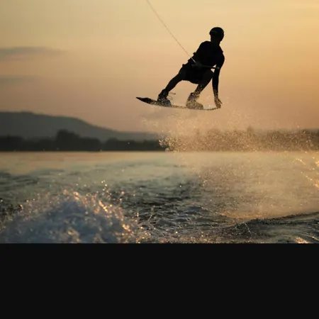 Maison De A L'ayguade Classee 3 Etoiles, Climatisee,3mn A Pied Et Restos ,5mn Aeroport, 10mn Gare * 耶尔