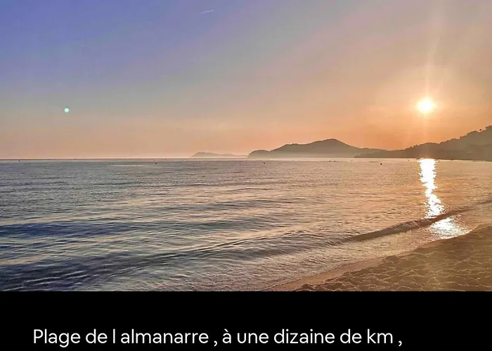 Casa vacanze Maison De à L'ayguade Classée 3 étoiles, Climatisée,3mn à Pied Et Restos ,5mn Aéroport, 10mn Gare Hyères
